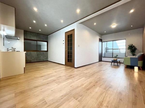 寝屋川市北大利町　中古一戸建て