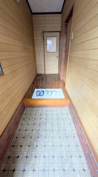 寝屋川市宝町の中古一戸建て(玄関)