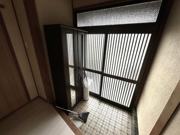 枚方市長尾宮前1丁目の中古一戸建て(玄関)