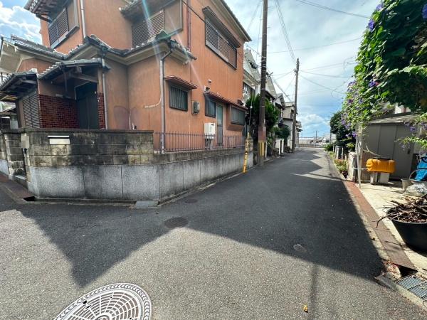 枚方市長尾宮前1丁目の中古一戸建て(前面道路含む現地写真)