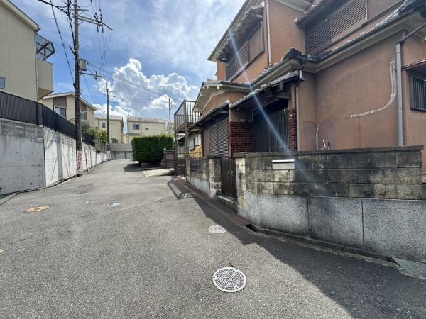 枚方市長尾宮前1丁目の中古一戸建て(前面道路含む現地写真)