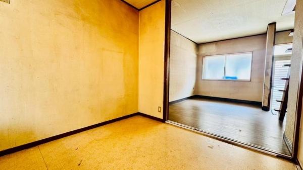 寝屋川市御幸東町の中古一戸建て(リビング)