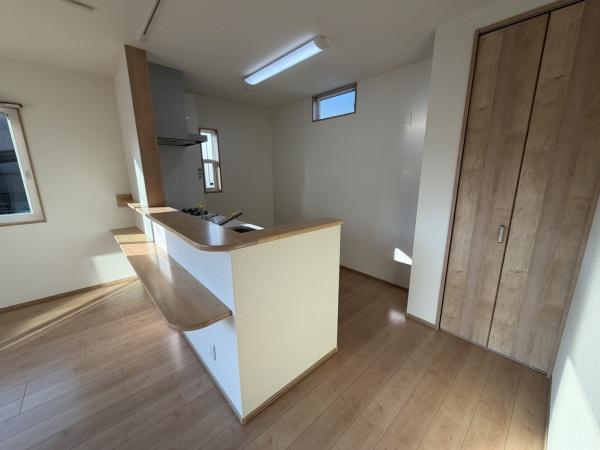 木津川市木津八ケ坪　中古一戸建て