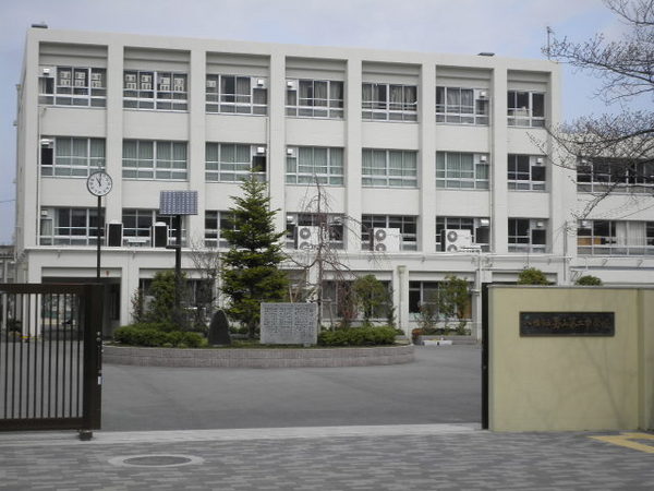 八幡市美濃山幸水の中古一戸建て(八幡市立男山第二中学校.)