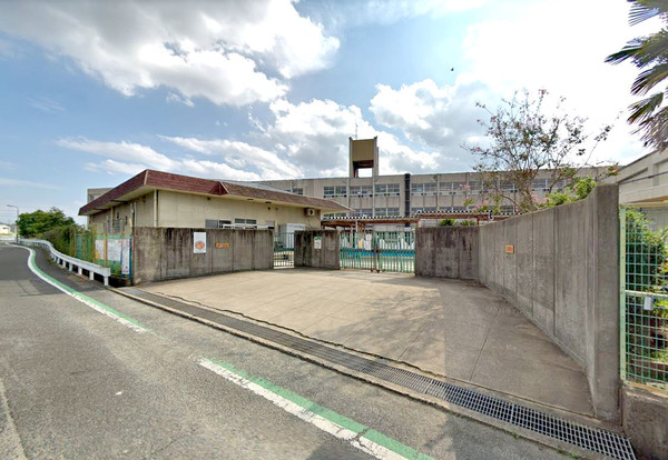 枚方市長尾家具町２丁目の中古一戸建て(枚方市立長尾小学校.)