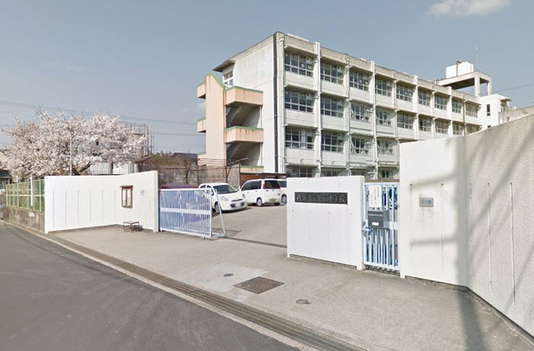 枚方市長尾家具町２丁目の中古一戸建て(枚方市立長尾中学校.)