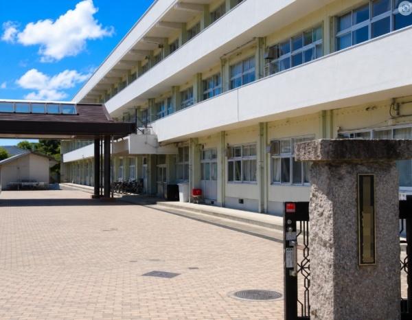 木津川市山城町綺田綾杉の中古一戸建て(木津川市立山城中学校.)