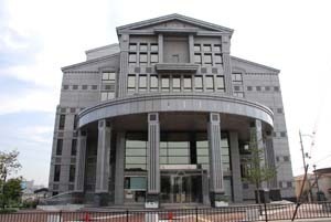 枚方市片鉾東町の中古一戸建て(枚方市立中央図書館)