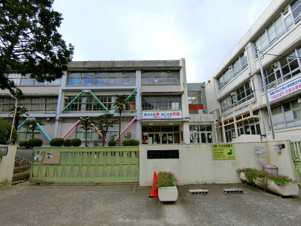 寝屋川市成田東が丘１期１号棟　新築一戸建て(寝屋川市立三井小学校.)
