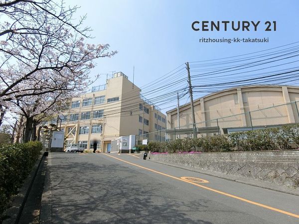 高槻市松が丘4丁目の新築一戸建(高槻市立第九中学校)