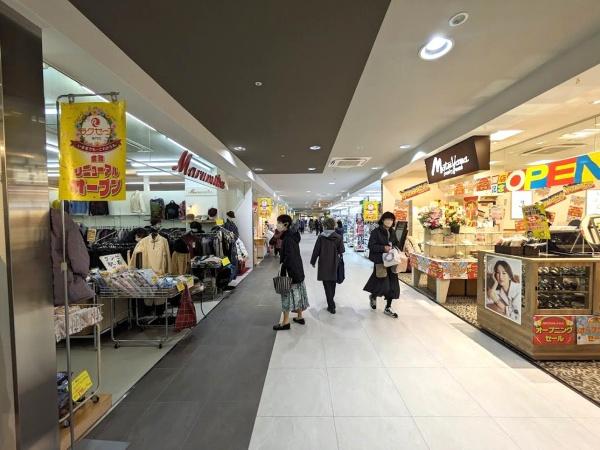 境谷西第2住宅8棟(ラクセーヌ専門店)