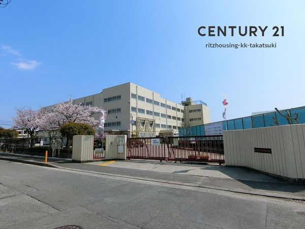 高槻市津之江町３丁目の中古一戸建て(高槻市立如是中学校)