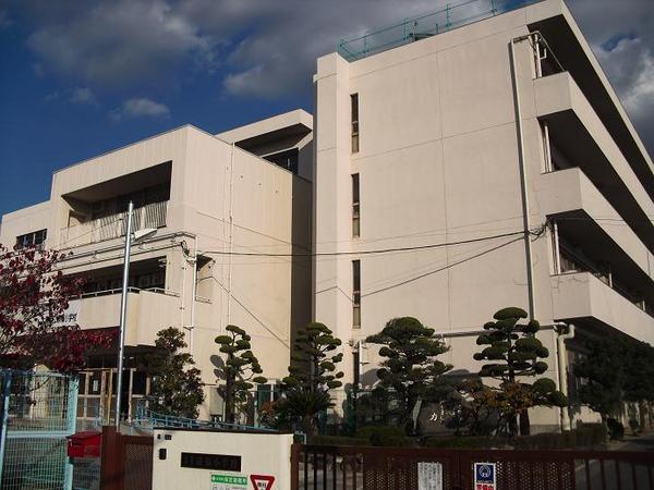 大東市諸福３丁目の土地(大東市立諸福小学校)