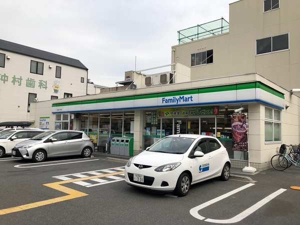 シャトー・サンパークスクエア(ファミリーマート今津中3丁目店)