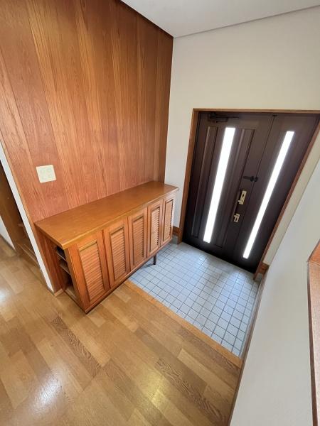 彦根市松原町の中古一戸建て(玄関)