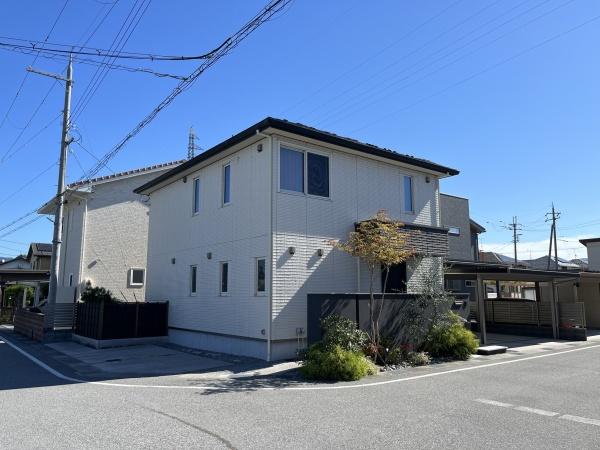長浜市宮司町の中古一戸建て(前面道路含む現地写真)