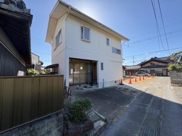彦根市八坂町の中古一戸建て
