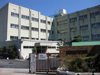 高槻市南平台4丁目の土地(高槻市立南平台小学校)