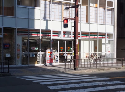シャインハイツ茨木(セブンイレブン茨木春日1丁目店)