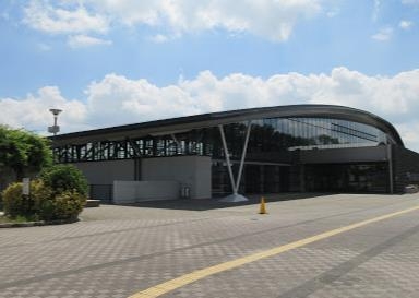 高槻市弥生が丘町の中古一戸建て(市立古曽部防災公園体育館)