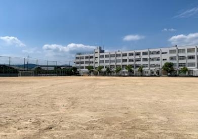 高槻市川西町1丁目の中古一戸建て(高槻市立川西中学校)