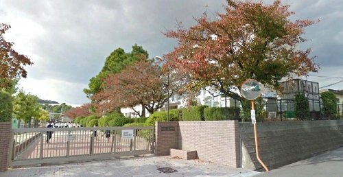 高槻市緑が丘1丁目の土地(高槻市立第二中学校)
