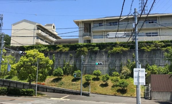 高槻市日吉台三番町の土地(高槻市立北日吉台小学校)