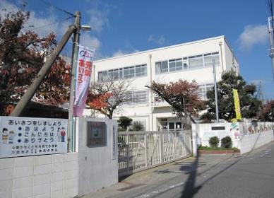 高槻市川西町1丁目の土地(高槻市立川西小学校)