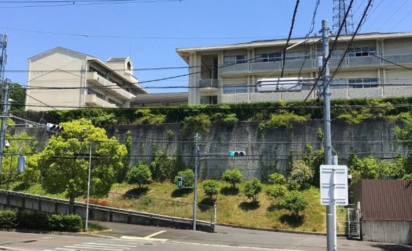 高槻市日吉台七番町の土地(高槻市立北日吉台小学校)