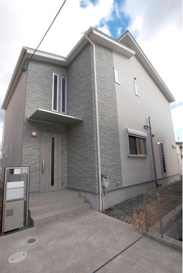 高槻市南平台２丁目　中古戸建