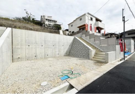 茨木市北春日丘４丁目全３区画　建築条件なし土地