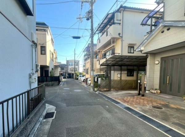 高槻市栄町3丁目の中古一戸建て(前面道路含む現地写真)