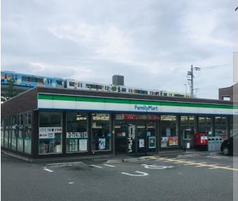 さんくれーる茨木A棟(ファミリーマート名神吹田インター前店)