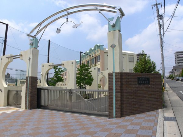 ロイヤルアーク滝ノ水クレッセ(名古屋市立小坂小学校)