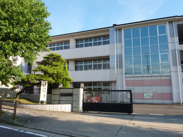 日進市岩崎台3丁目の土地(日進市立香久山小学校)