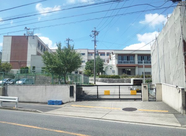 コープ野村川名山(名古屋市立滝川小学校)