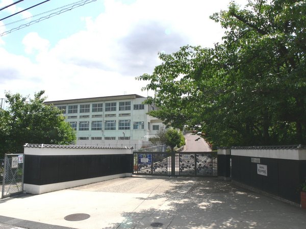名古屋市緑区清水山2丁目の土地(名古屋市立有松中学校)