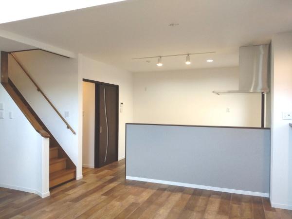 名古屋市天白区荒池2丁目の中古一戸建て(リビング)