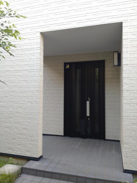 名古屋市天白区荒池2丁目の中古一戸建て(玄関)