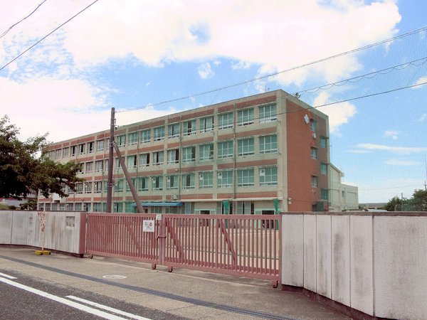 ダイアパレス藤ヶ丘北弐番館(名古屋市立豊が丘小学校)