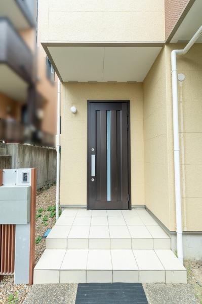 愛知郡東郷町大字春木字屋敷の中古一戸建て(玄関)