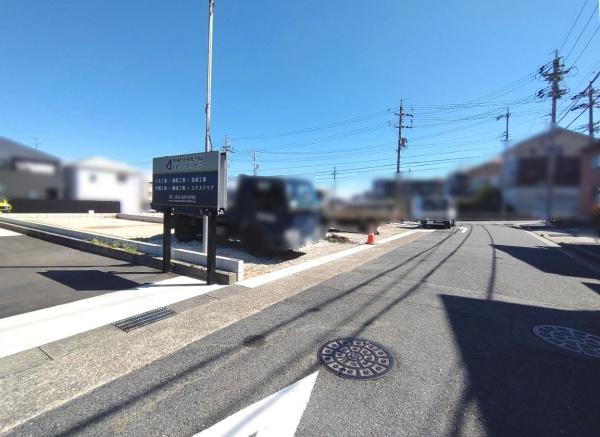 リーブルガーデン緑区青山2丁目 3号棟(前面道路含む現地写真)