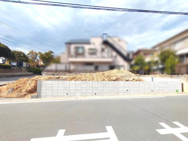 新築分譲住宅 緑区鳴丘 全1棟(前面道路含む現地写真)
