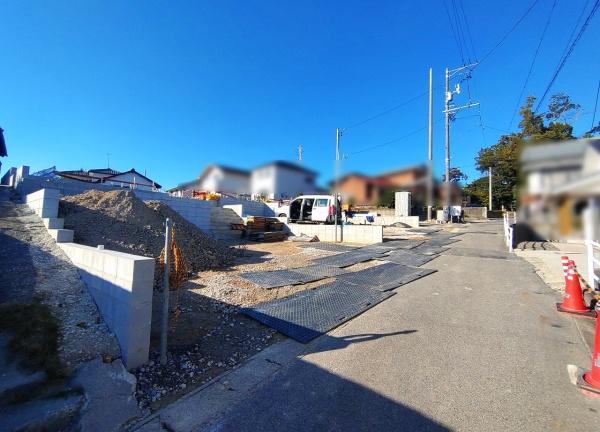 クレイドルガーデン東郷町和合第7 2号棟(前面道路含む現地写真)