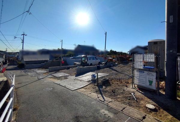 クレイドルガーデン東郷町和合第7 2号棟(前面道路含む現地写真)