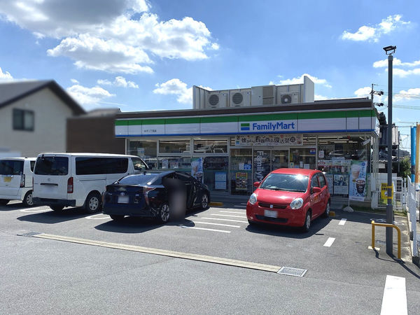 リーブルガーデン緑区鳴海町姥子山第2　2号棟(ファミリーマート太子二丁目店)