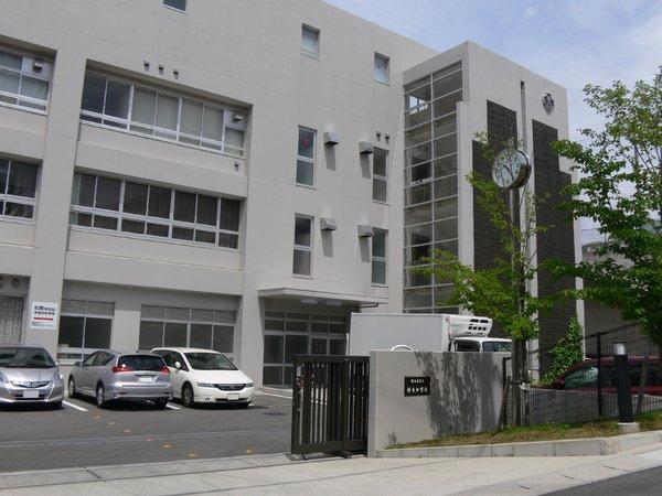 虹ヶ丘マンション本館(名古屋市立神丘中学校)