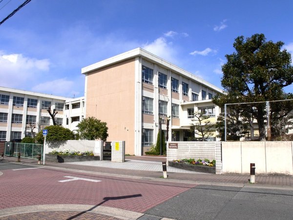 名古屋市緑区万場山１丁目の土地(名古屋市立鳴子台中学校)