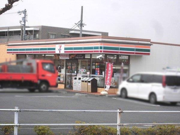 ローレルコートエスタ鹿山(セブンイレブン名古屋鹿山2丁目店)