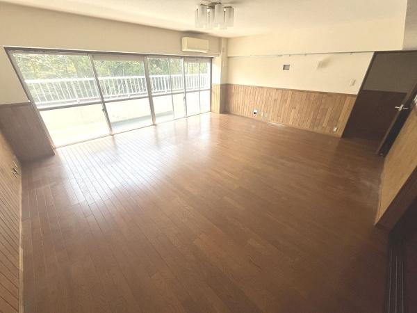 虹ヶ丘マンション本館
